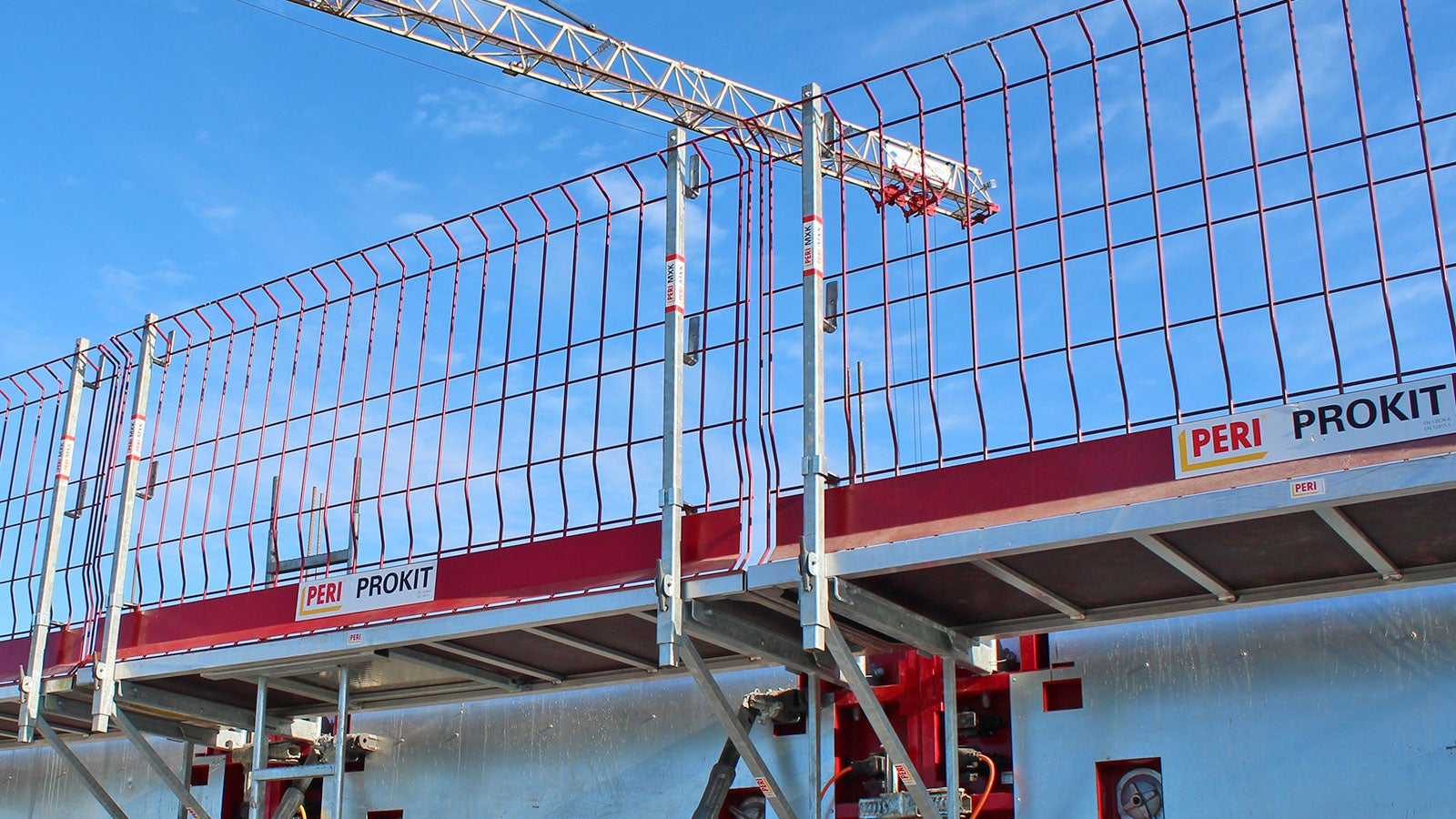 MAXIMO-, TRIO- sekä MXH-järjestelmän kanssa sopiva MXK-työtasojärjestelmä on äärimmäisen turvallinen maassa asennettavien osiensa vuoksi.