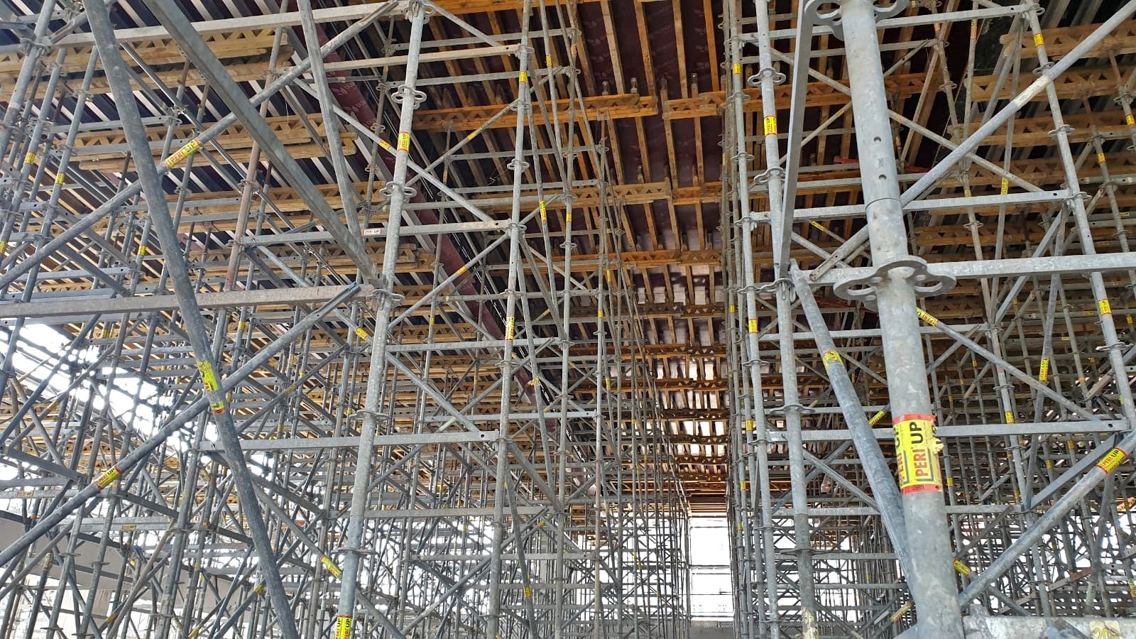 PERI UP shoring is a flexible modular scaffolding system. Designed as birdcage heavy duty shoring and providing stable slab support.