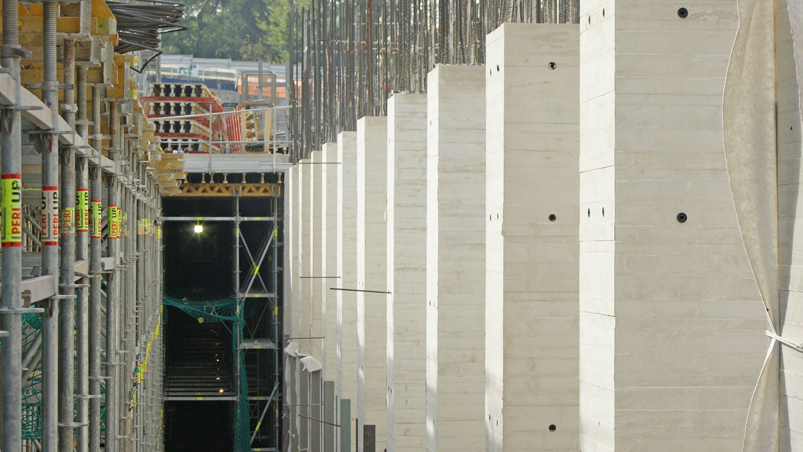 Colecciones Reales - 25.000 m3 de cimbra PERI UP Rosett con sistema MULTIFLEX para ejecutar los forjados de más de 4 m de altura.