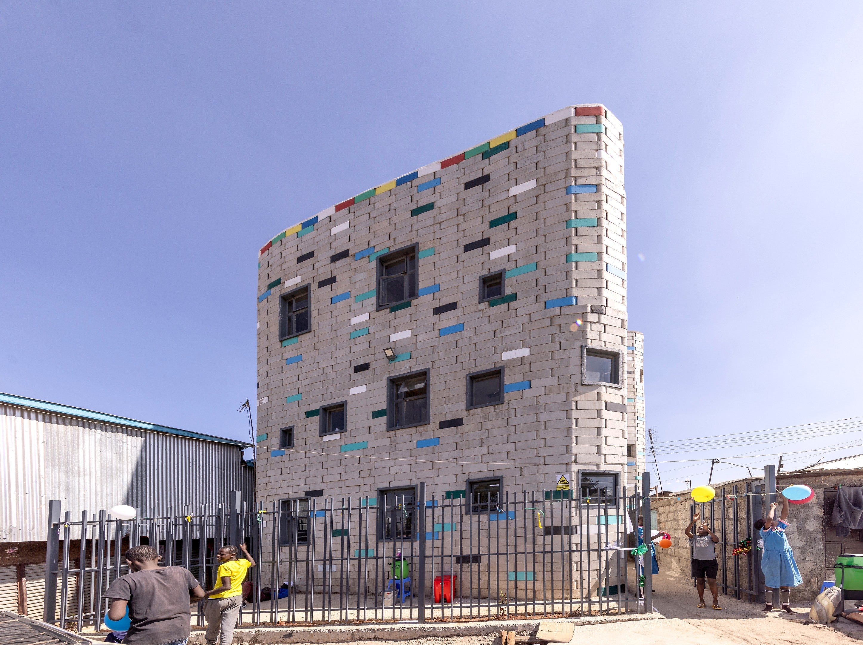 PERI supplied the formwork for the construction of the 79 tunnel elements with a mixture of customised and standard PERI systems. (Photo: PERI SE)