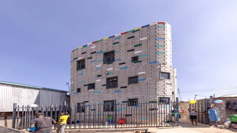 PERI supplied the formwork for the construction of the 79 tunnel elements with a mixture of customised and standard PERI systems. (Photo: PERI SE)