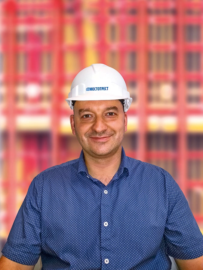 «Строительство такого важного и масштабного объекта как «Бусиновская развязка» было доверено «Мостотресту» как профессионалу в сфере мостостроения. Для выполнения всех работ качественно и в срок нам был необходим надежный и компетентный партнер в области опалубки. Наш многолетний опыт сотрудничества с компанией PERI доказывает тот факт, что мы можем положиться на этих специалистов и быть уверены в самом эффективном решении».