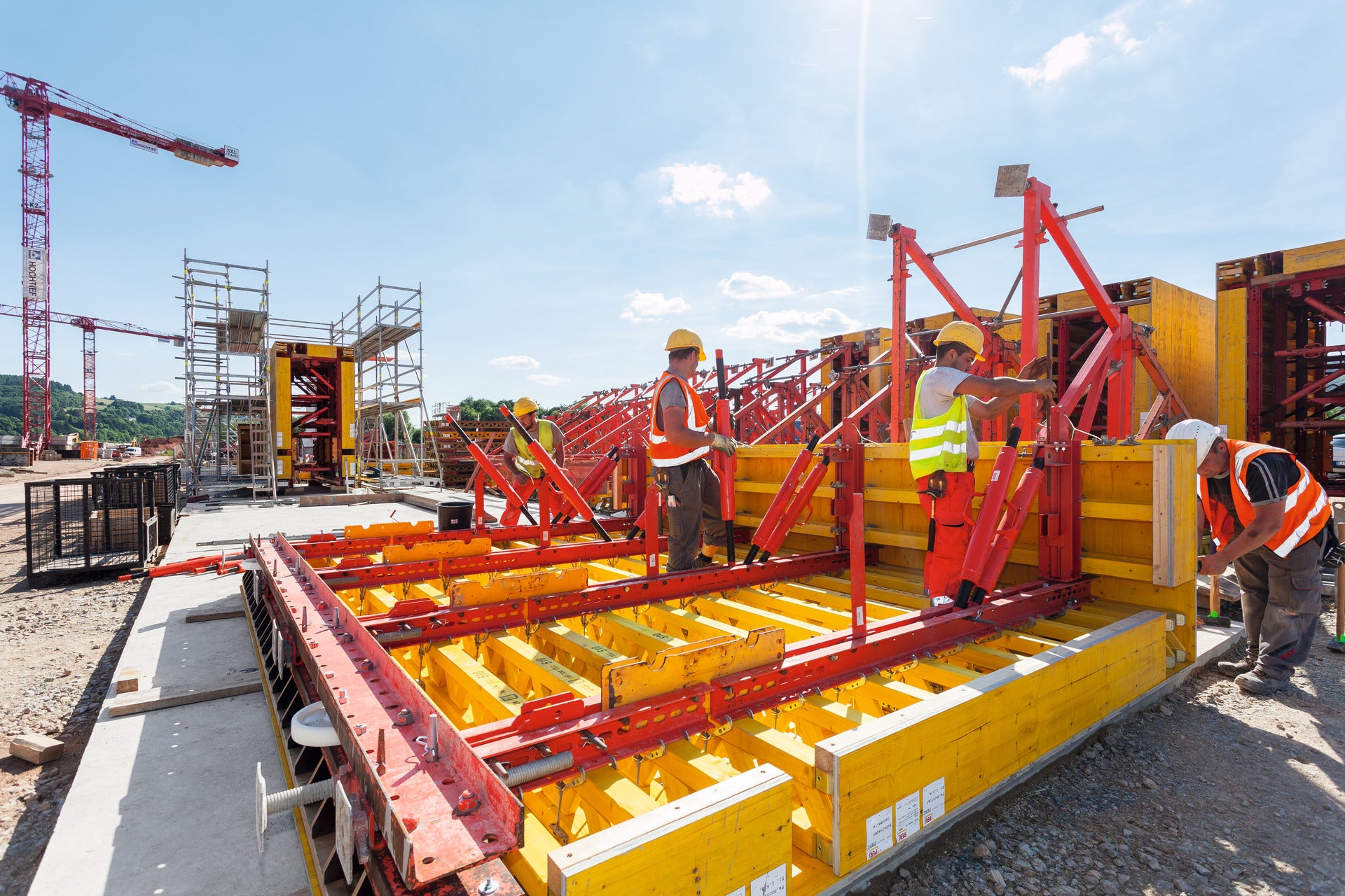 Dank variabler Anordnung von Belagsträgern und Riegeln und effektiver Elementverbindungen ist die VARIO GT 24 auch bei hohen Frischbetondrücken formstabil <br/>