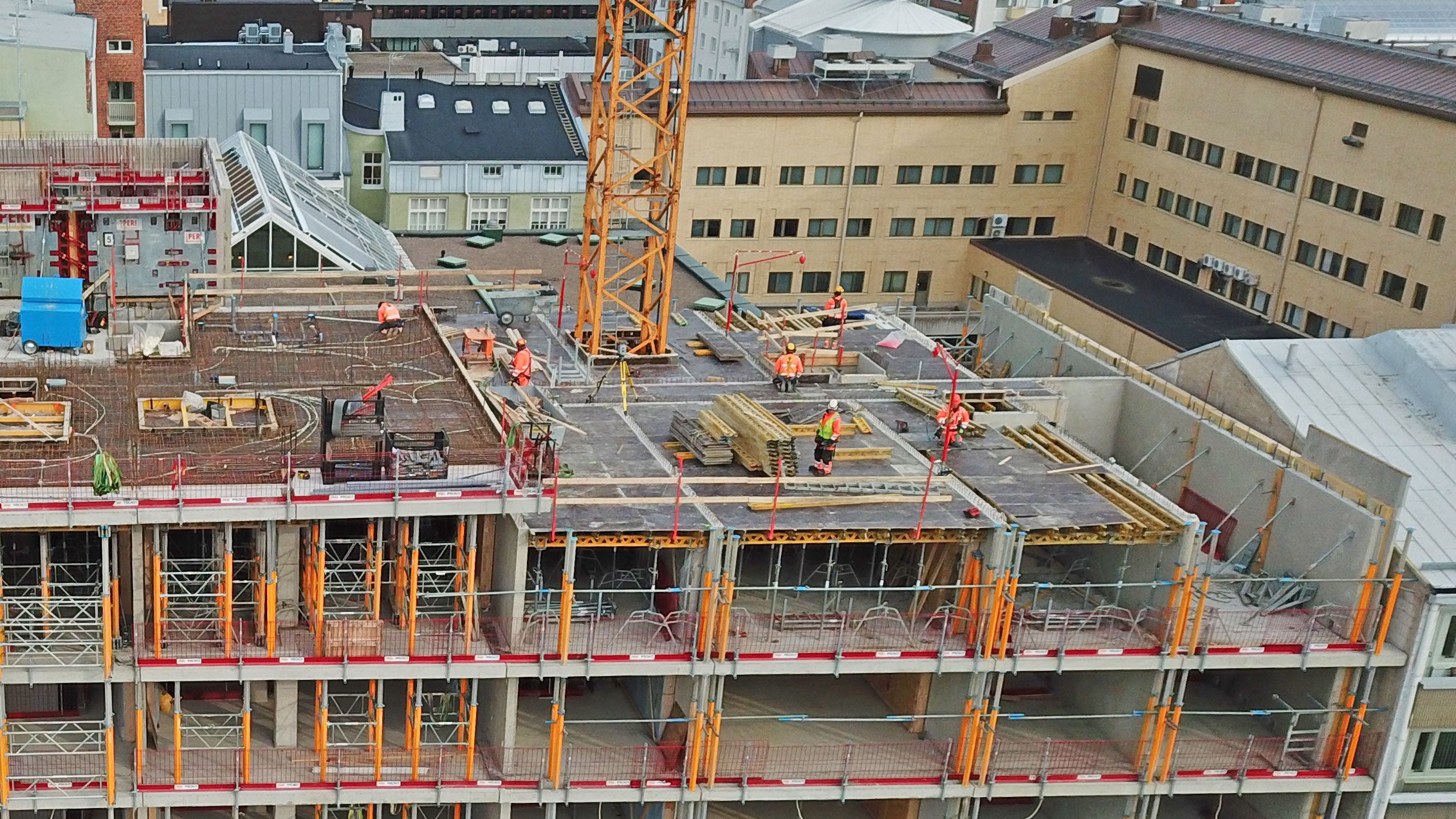 Holveissa PERI-ratkaisuna toimi perinteisempi MULTIFLEX-järjestelmä.