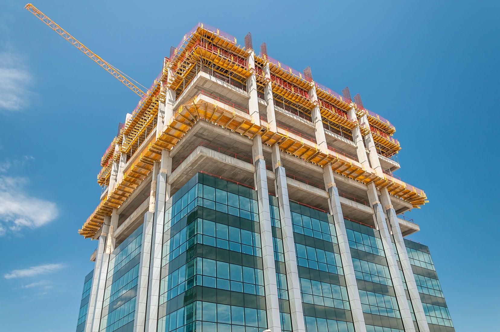 MULTIFLEX se prilagođava svakoj osnovi. Ekstenzija nosača ili promena pravca primarnih nosača obezbeđuje maksimalnu fleksibilnost.