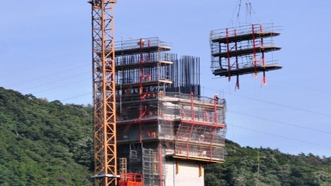 舞鶴若狭自動車道 笙の川橋工事 <br/>P2外側ACS レベル＋2～＋4 解体中の様子