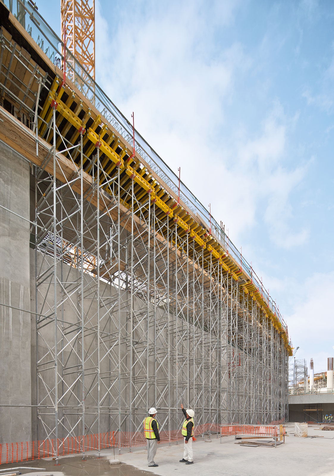 PD 8 è il collaudato sistema di impalcature di sostegno per tavoli utilizzato per solai e carichi elevati. Con due sole tipologie di telaio è possibile realizzare impalcature di qualsiasi altezza<br/>