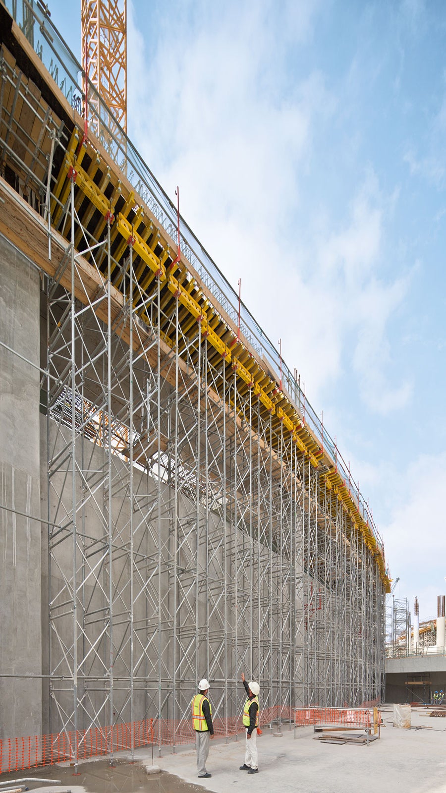 PD 8 è il collaudato sistema di impalcature di sostegno per tavoli utilizzato per solai e carichi elevati. Con due sole tipologie di telaio è possibile realizzare impalcature di qualsiasi altezza<br/>