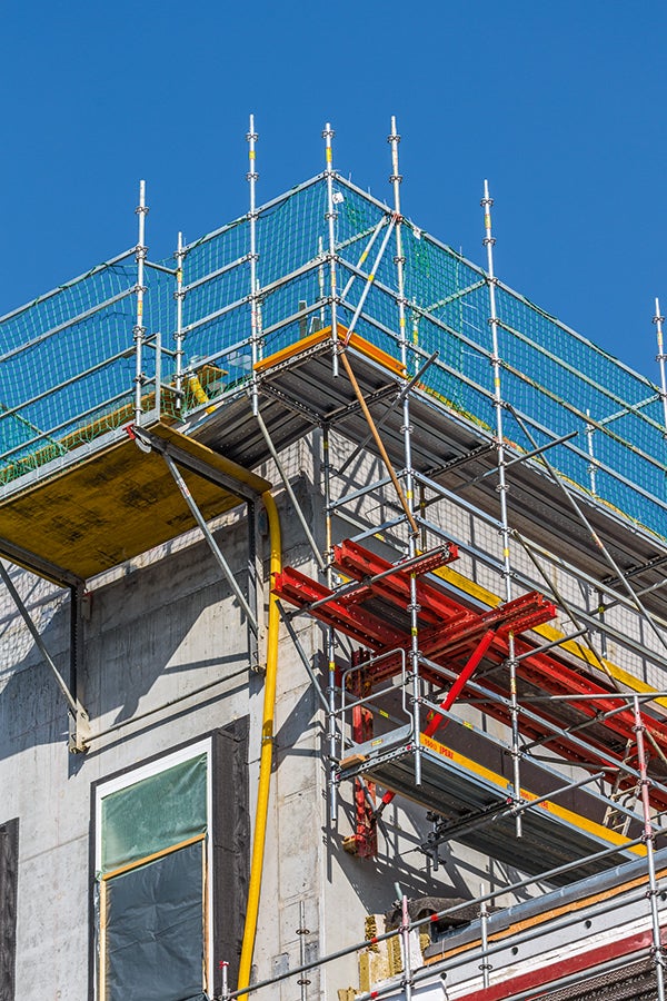 Kompatibel: PERI UP ließ sich mit VARIOKIT Systembauteilen und FB 180 Faltbühnen problemlos kombinieren.