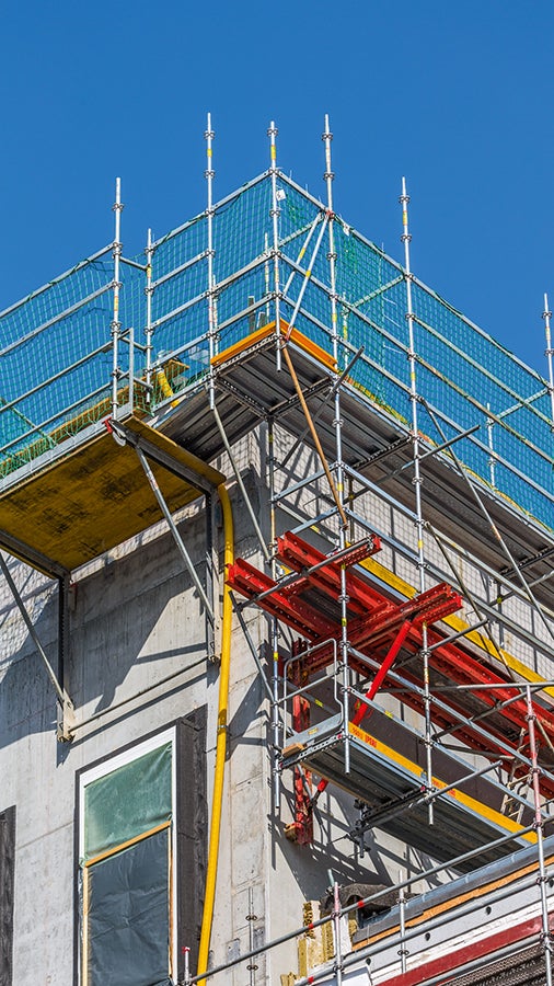 Kompatibel: PERI UP ließ sich mit VARIOKIT Systembauteilen und FB 180 Faltbühnen problemlos kombinieren.