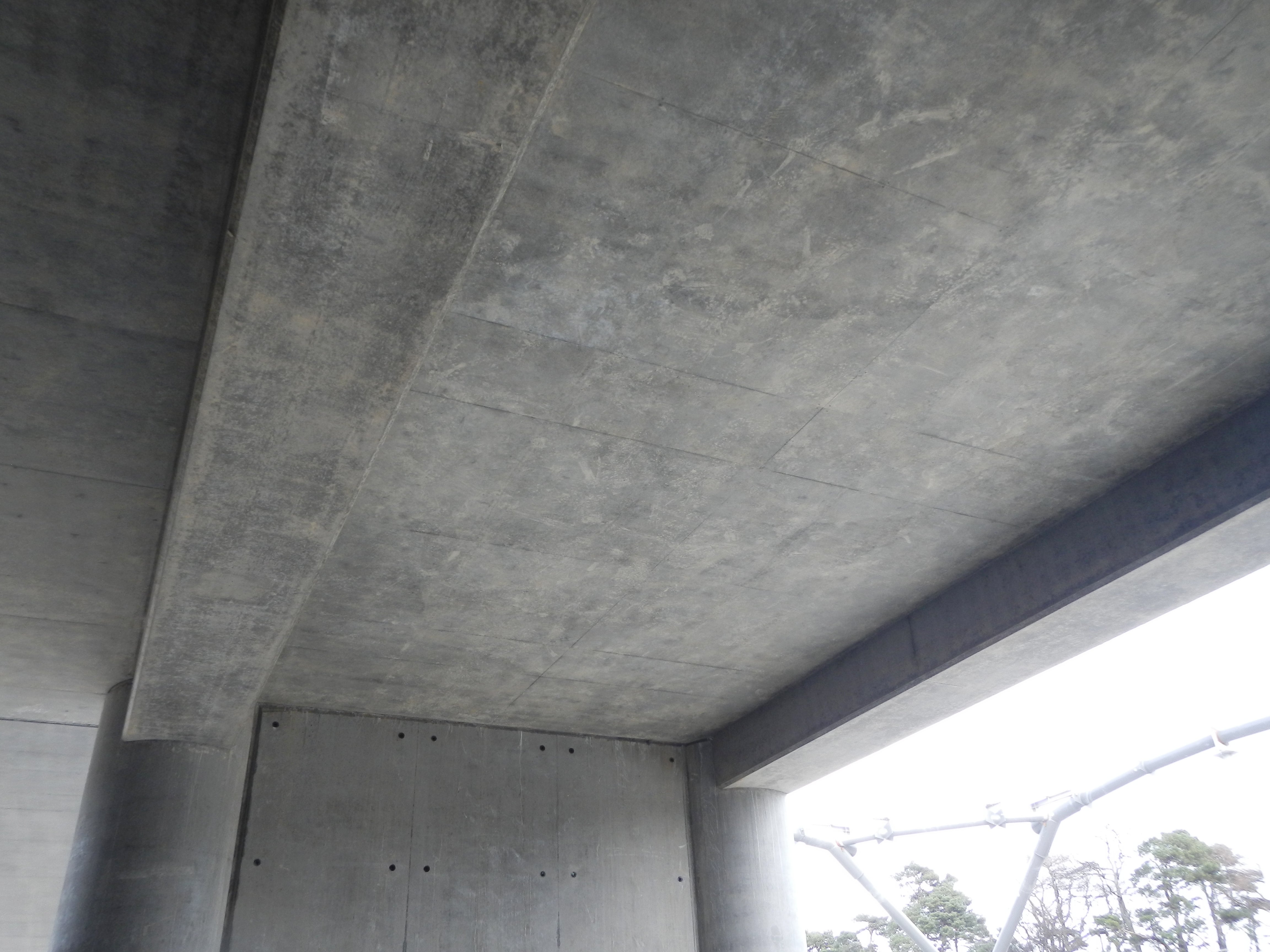 VARIO panel formwork offered flexible tie-hole positioning, ensuring a neat and consistent finish