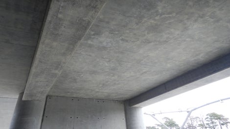 VARIO panel formwork offered flexible tie-hole positioning, ensuring a neat and consistent finish