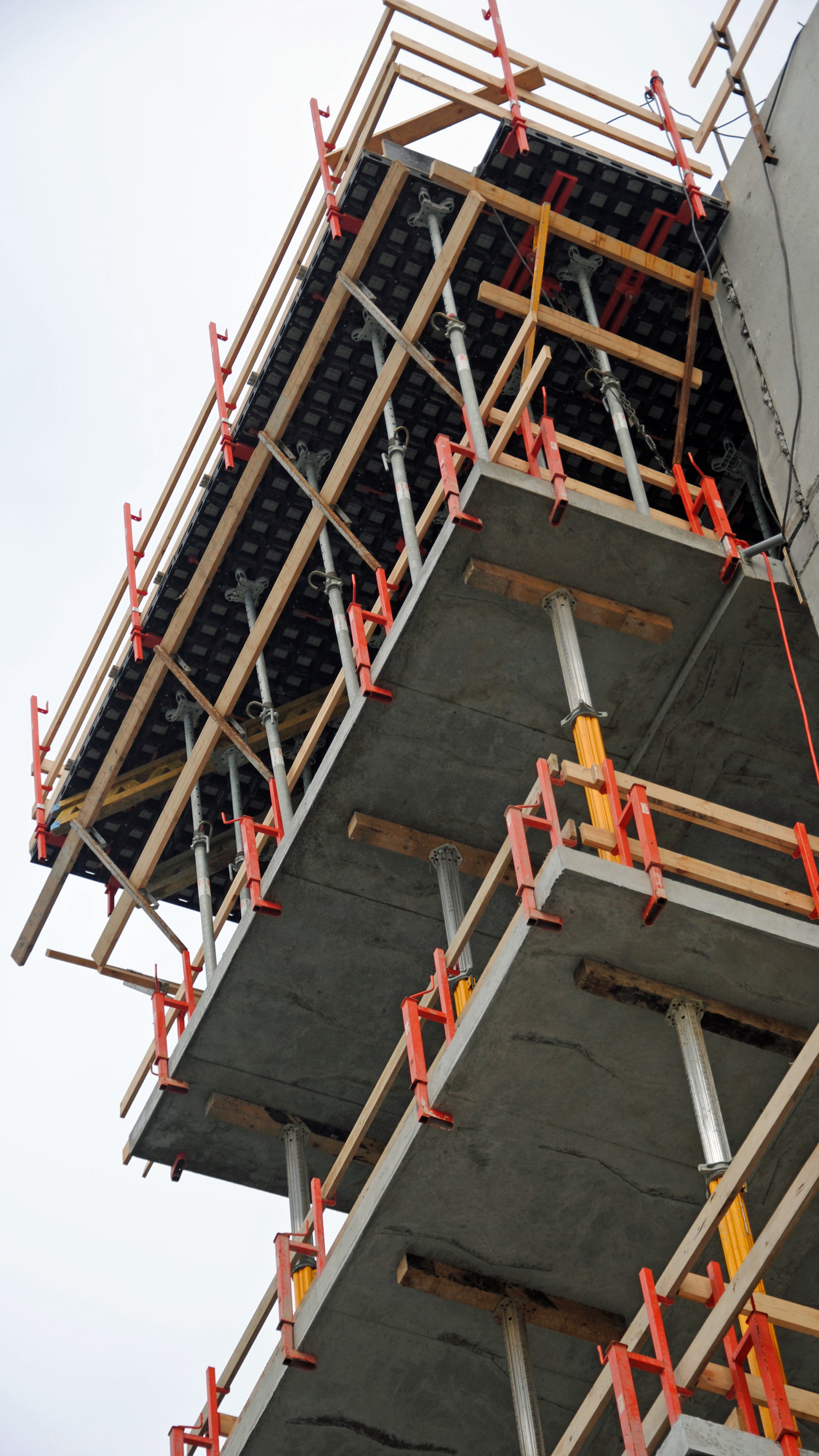 DUO anvendt som dækforskalling til de frithængende altaner