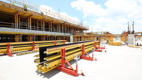 GARAGEDECK is an extension to PERI‘s existing and proven MULTIFLEX girder slab formwork system. By adding custom made beam tables to the slab formwork, very large spans become possible. These beam tables, are the heart of GARAGEDECK.