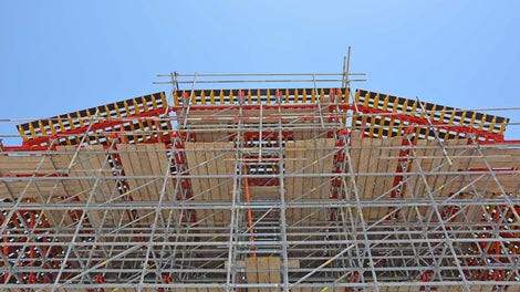 PERI UP shoring supporting the basic panels at the last pouring stage