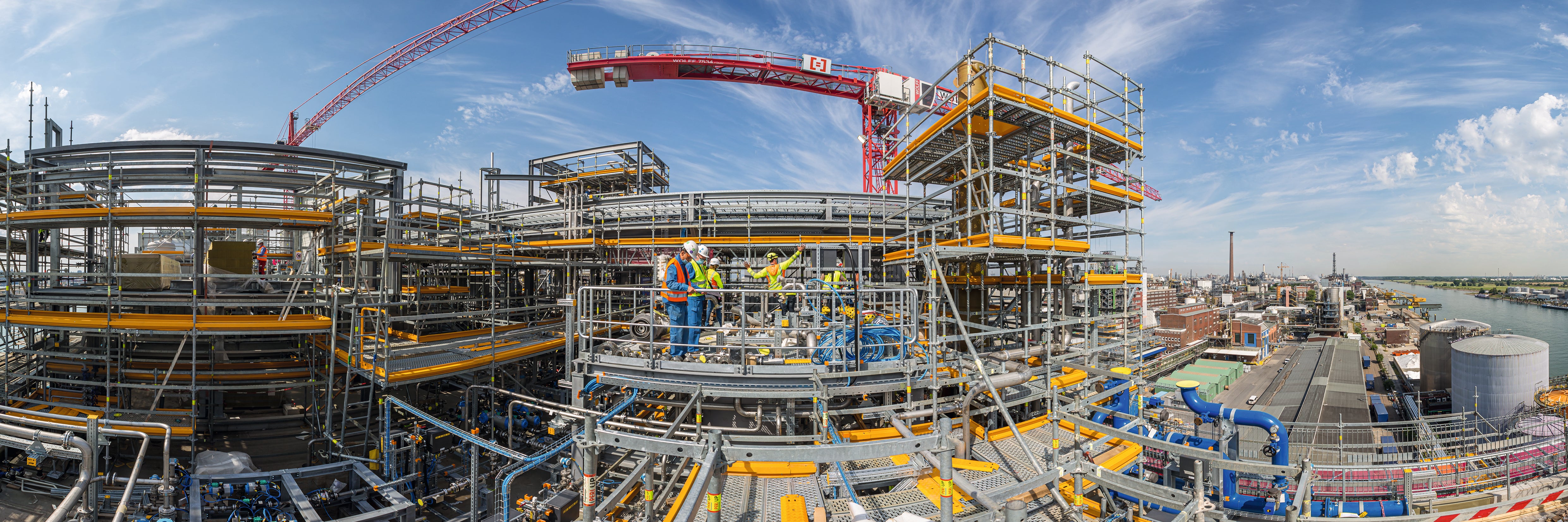 Große Anlagenprojekte wie an der Vitamin A-Anlage bei der BASF in Ludwigshafen, haben das Unternehmen stetig vergrößert. 