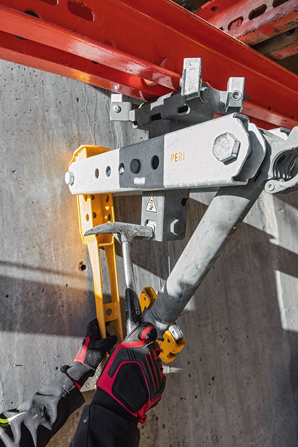 Due to the quick striking mechanism of the Roller Drophead, also in confined spaces – one hammer blow is sufficient.