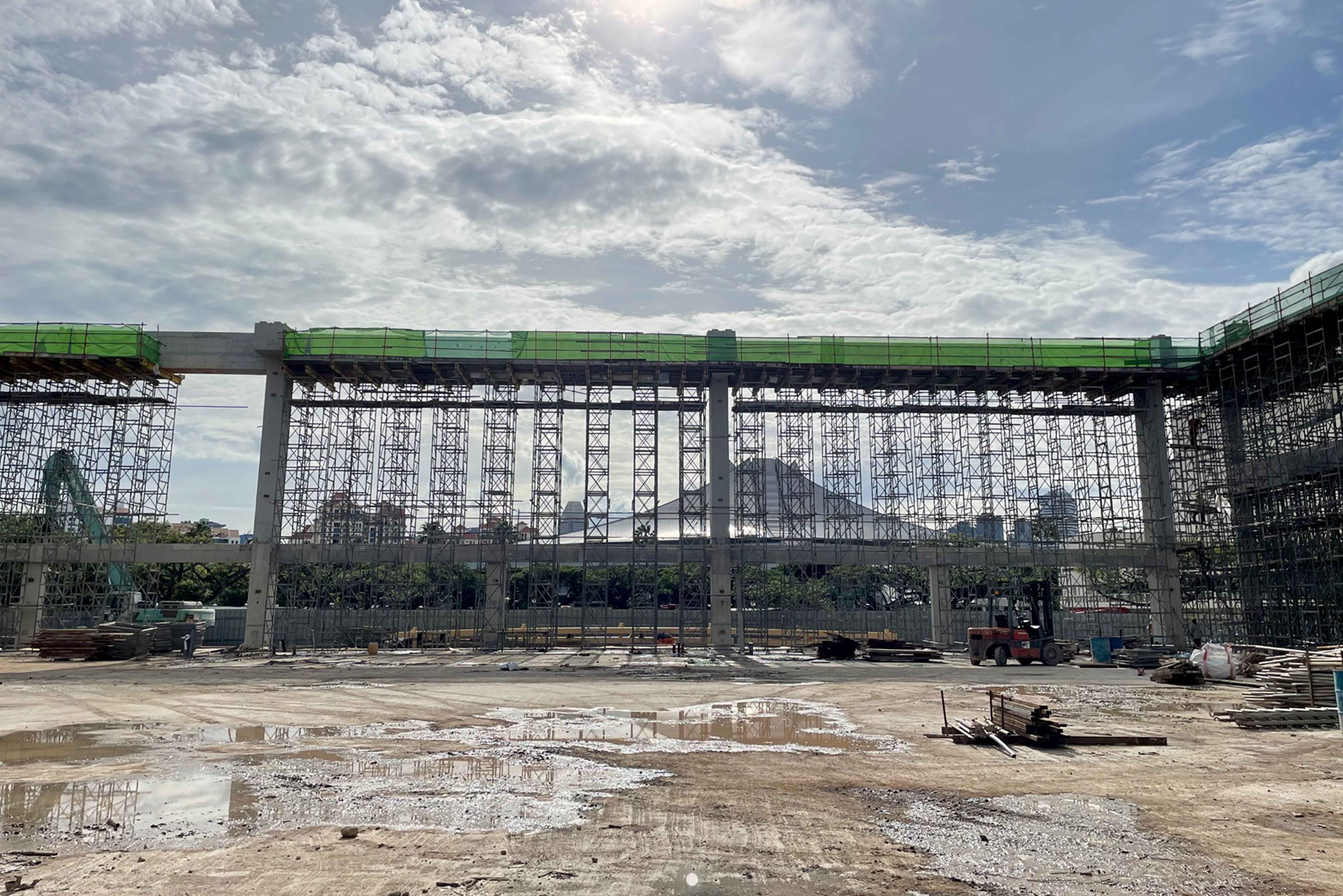 ST 100 shoring support of up to 13 meters high for L-shape tie beam