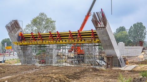 Wiadukt łukowy nad ulicą Trzebińską