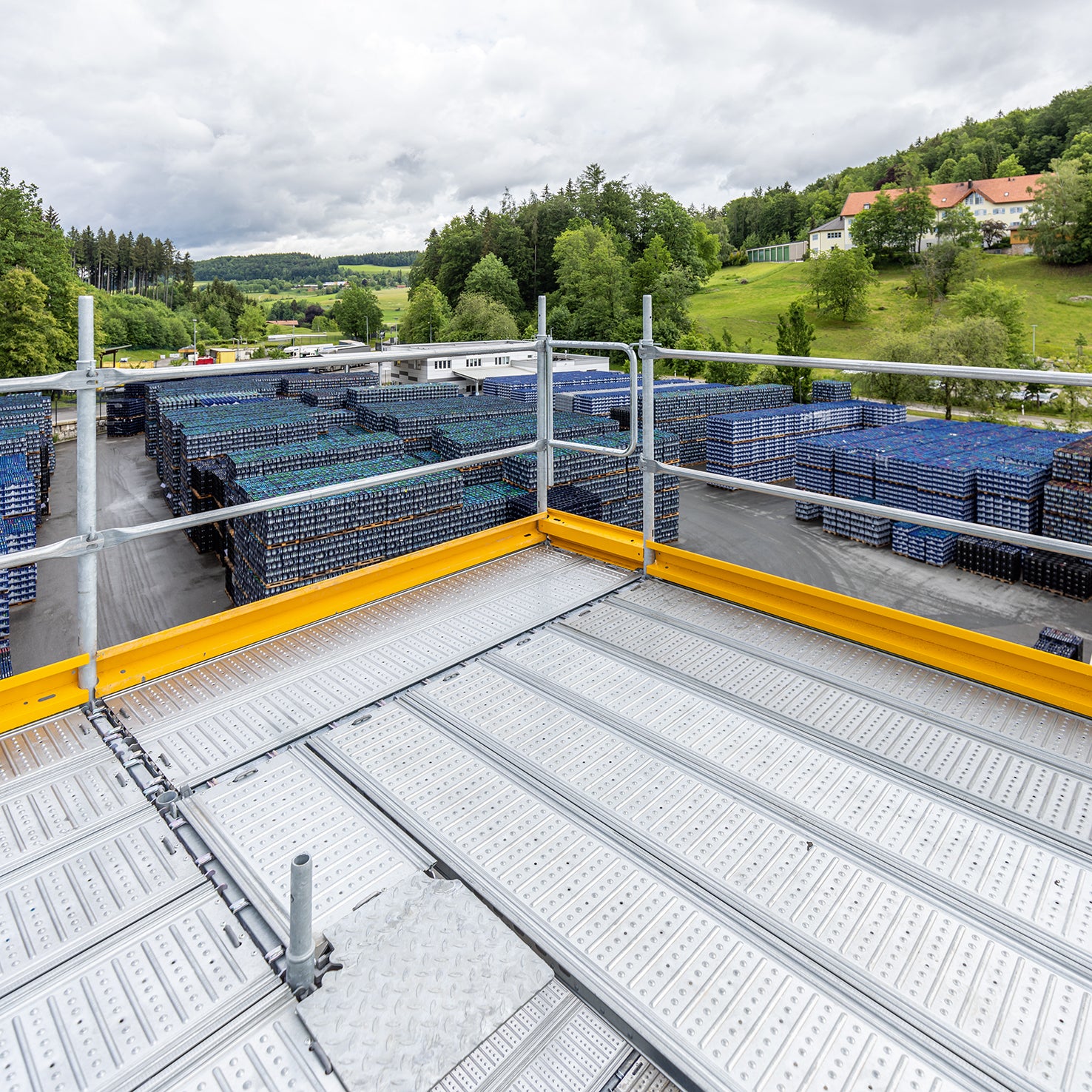 PERI UP Gerüstebenen lassen sich ohne Belagspalt und störende Überwürfe ausführen.