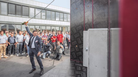 The new PERI site in Belgium was solemn inaugurated by Alexander Schwörer, Managing Director of Marketing and Sales of the PERI Group. 