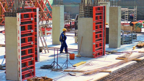 Бързо кофриране на квадратни и правоъгълни колони със системата TRIO за кофриране на колони - естественото допълнение към TRIO кофража за стени 