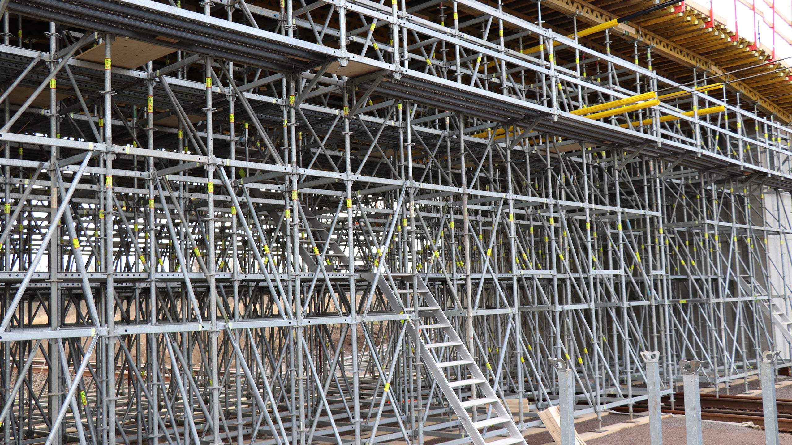 PERI UP Flex används som understödning i brokonstruktionen