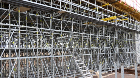 PERI UP Flex används som understödning i brokonstruktionen