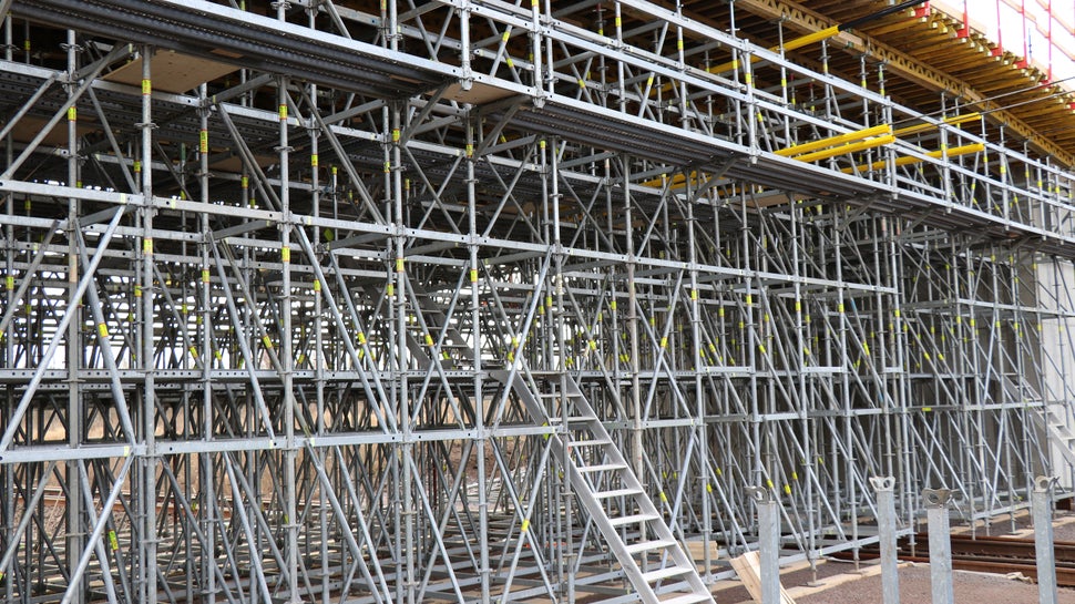 PERI UP Flex används som understödning i brokonstruktionen