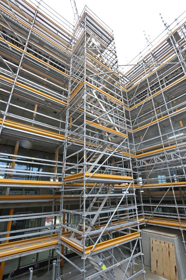 Flexible assembly through the 25 cm grid dimension, all bays can be completely closed even in the smallest of spaces.