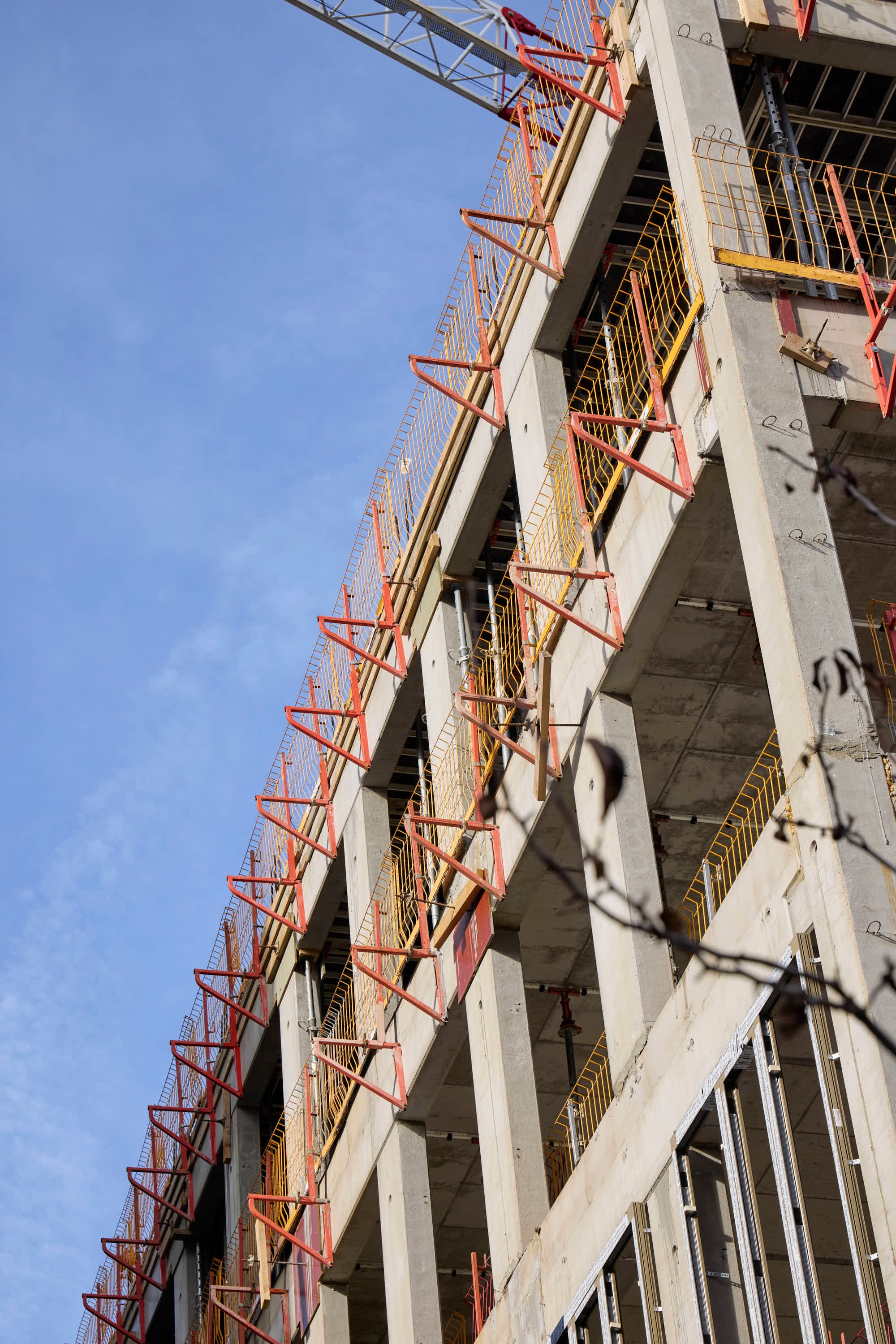 Les systèmes de coffrage et d'étaiement PERI jouent un rôle crucial dans la réalisation de la première phase de construction.