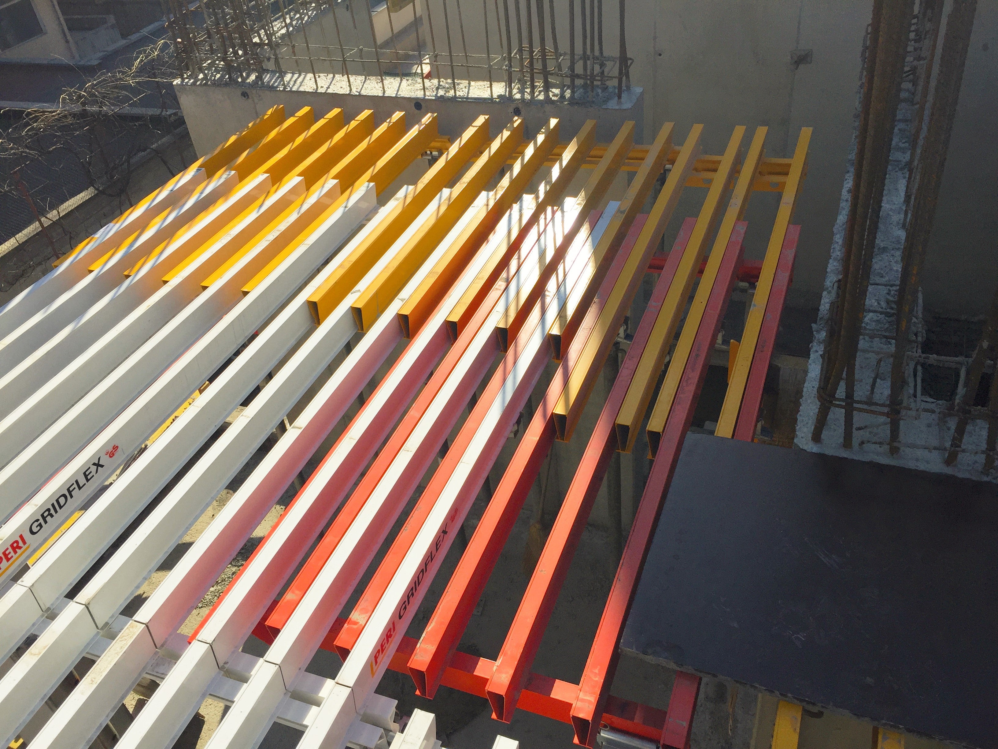 Кофриране около вертикални елементи - система GRIDFLEX