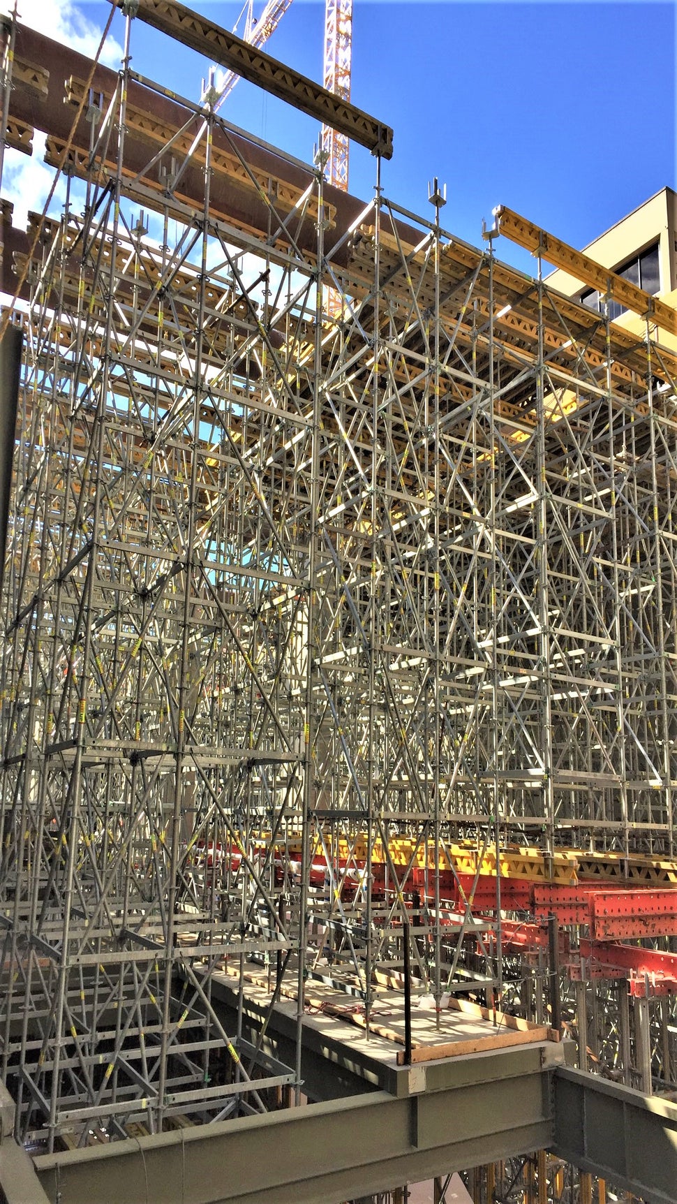 The 80+ ft tall shoring towers were built using PERI UP Flex