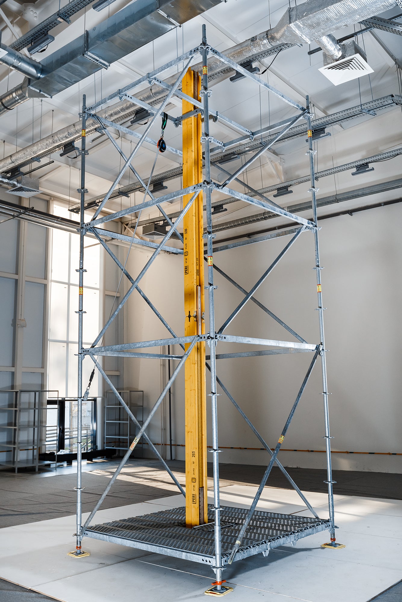 PERI UP Flex обеспечивает высокий уровень безопасности при работе на высоте.