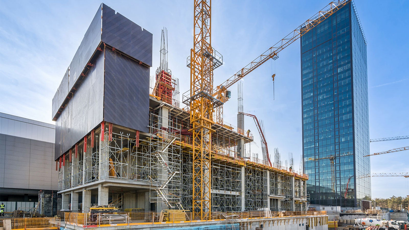 Ambiciozni rokovi i zahtevi projekta uslovili su dinamiku radova od 7 dana po etaži, koja je ispunjena zahvaljujući kombinaciji SKYDECK, MULTIFLEX i TRIO sistema. 