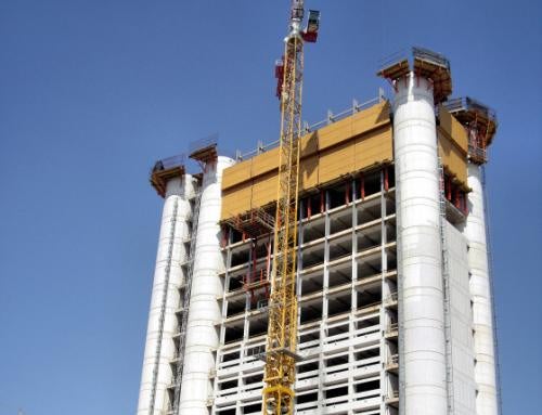 Vista complessiva del palazzo, disegnato dall'architetto giapponese Kenzo Tange