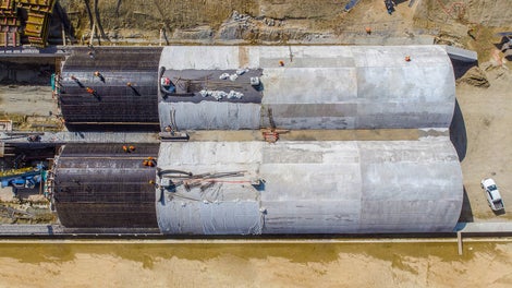 Zahvaljujući izuzetno brzim taktovima betoniranja od 15 m za šest dana, projekat je realizovan u predviđenom roku, uprkos visokim tehničkim zahtevima. 