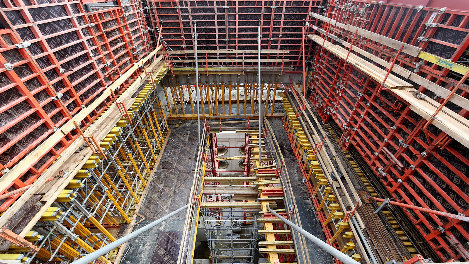 System TRIO zapewnił solidne i stabilne deskowanie boczne fundamentu turbozespołu.