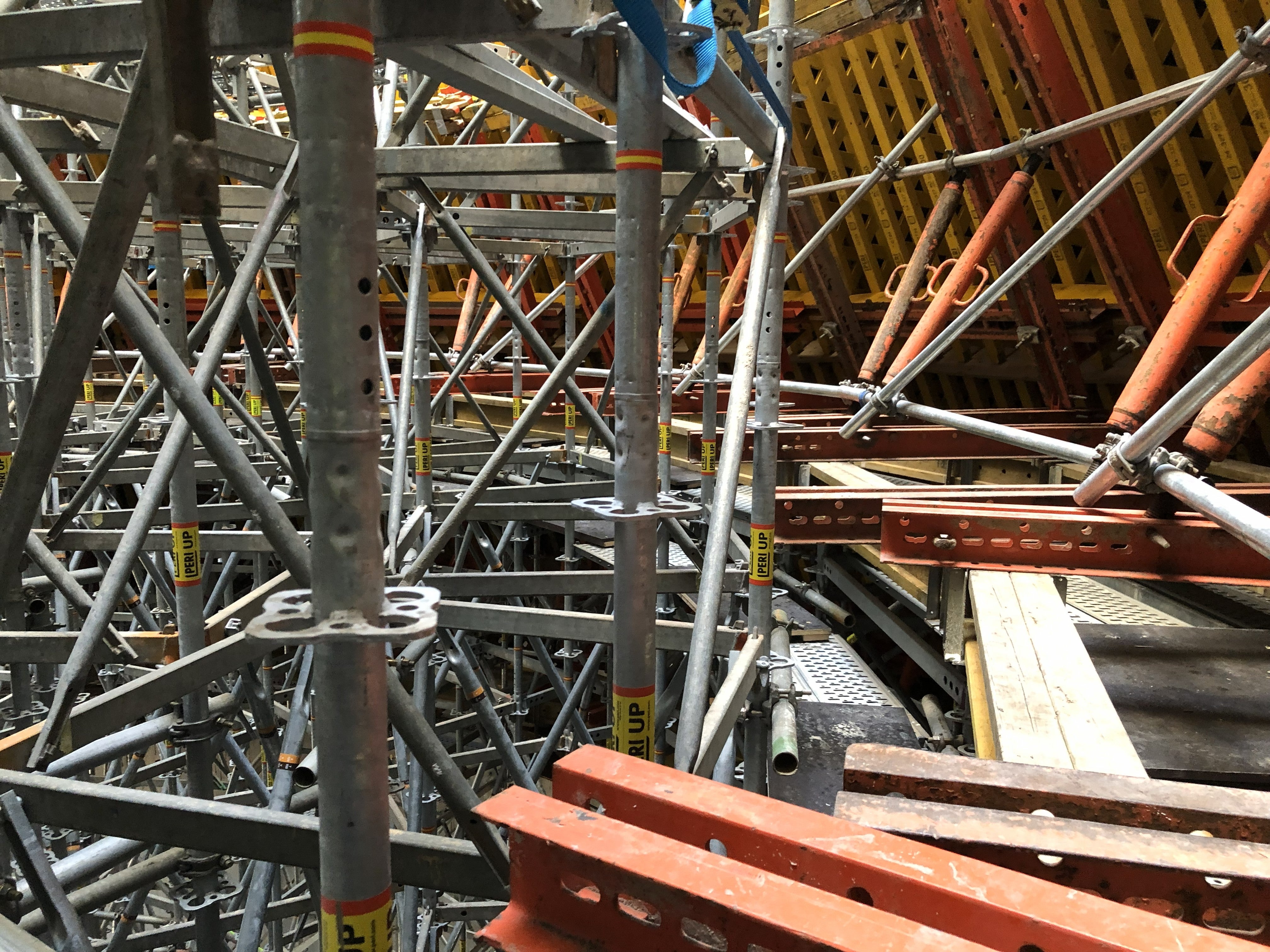 À l'échelle de l'ensemble du chantier, PERI représente une surface coffrée d'environ 12 000 m².