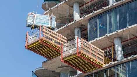 Part of the PERI climbing concept was the utilization of MP Landing Platforms for moving and intermediate storage of formwork materials. The cantilevered RCS Rails were simply clamped by means of MULTIPROP props between two floor slabs.