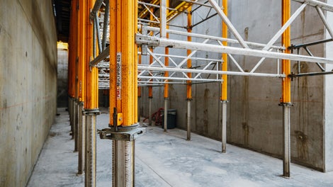 MP 625 shoring system set up at 20 ft. height using a single post, enabling safe and efficient concreting operations.