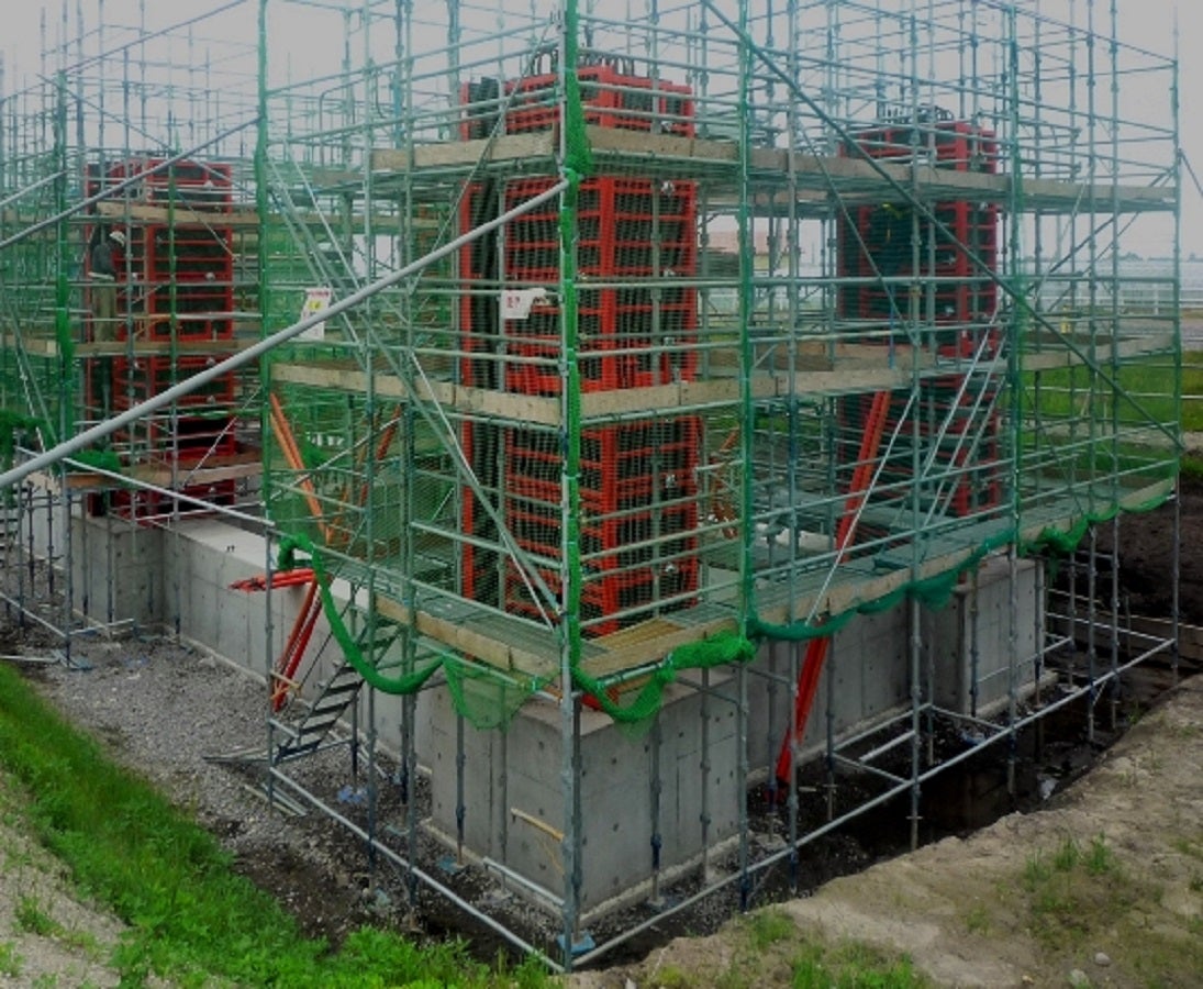 元請：前田・西武・森川特定建設工事共同企業体<br/> 施工業者：株式会社 三沢工務店 