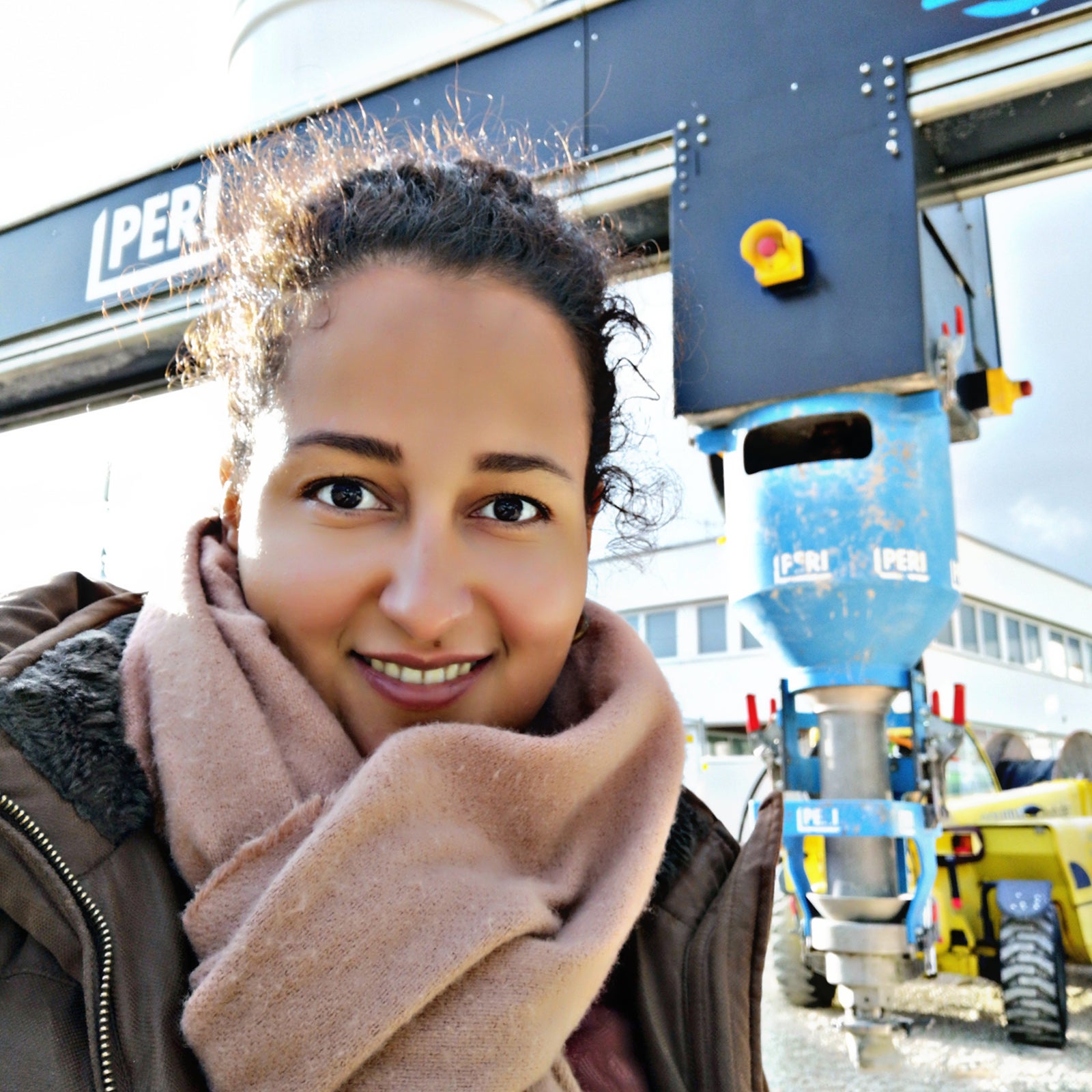 Elisabeth durfte unseren COBOD BOD2-3D-Betondrucker in Aktion erleben.