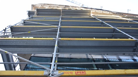 Фасадно скеле от системи PERI UP Easy и PERI UP Flex