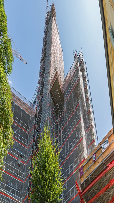 Bei der Einrüstung der Bamberger Stephanskirche sorgte die konsequente Verwendung von Systembauteilen und die Kombinationsfähigkeit der Baukastensysteme PERI UP Flex und VARIOKIT für Zeit- und Kostenvorteile sowie konsequente Sicherheit.