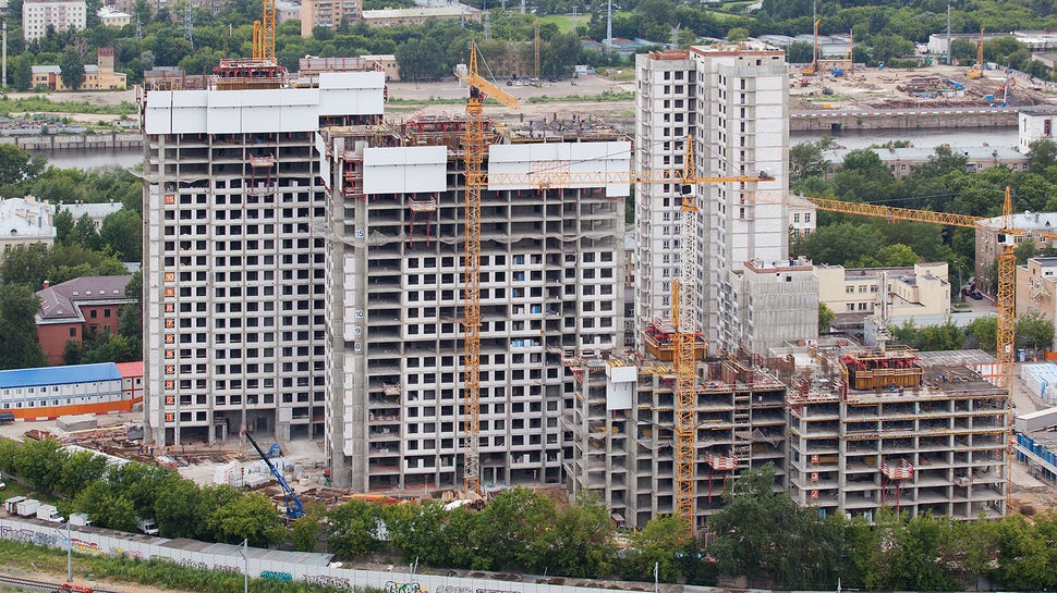 Опалубка и самоподъемные системы PERI использовались на всех зданиях комплекса Центр-сити. Общий объем оборудования, доставленный на объект, - 400 тонн.