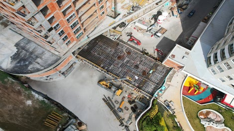 Над 65 подпорни кули работят в синхрон за реализиране на монолитната конструкция с два отвора – 24 и 4,8 m.