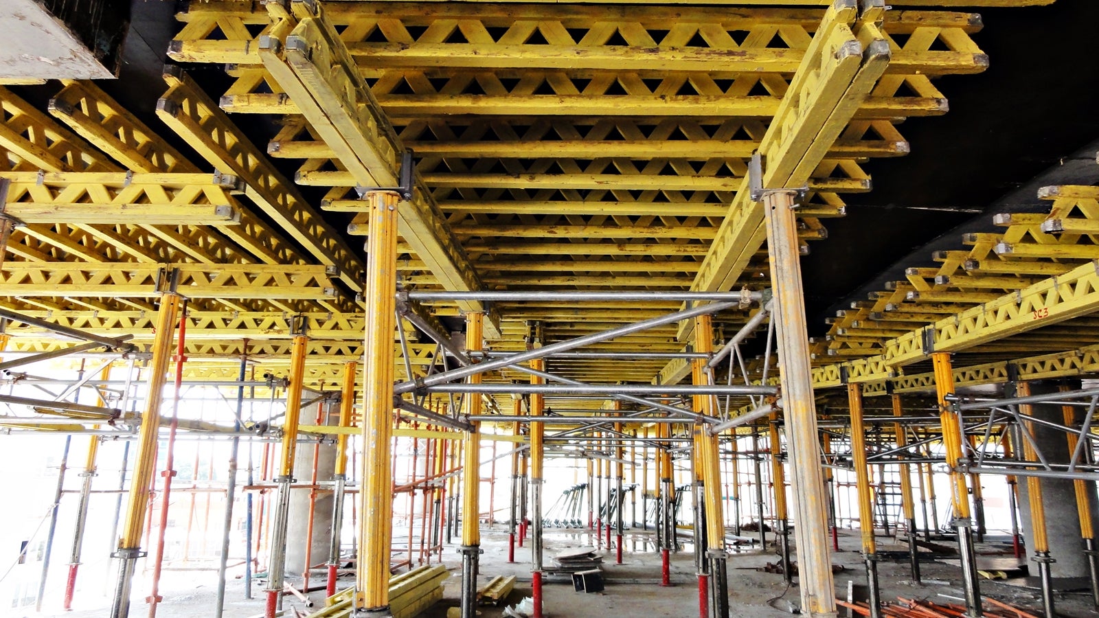 The assembly and construction were implemented in a tightly residential area