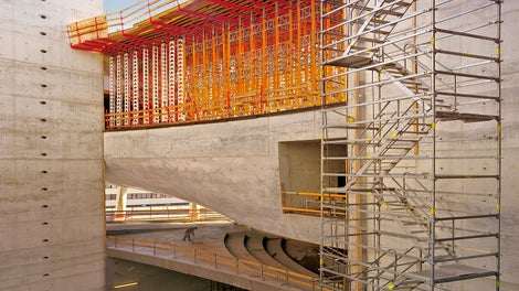 Apart from the extensive contribution made by the customized formwork construction, a wide range of series equipment was used.