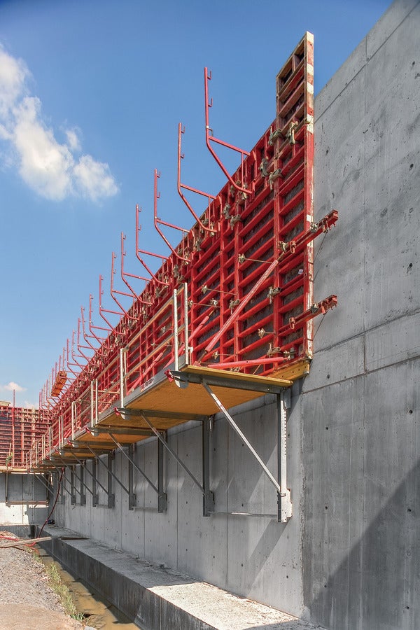 can be used for both the left and right sides; converted in only a few assembly steps to roof edge safety scaffold.